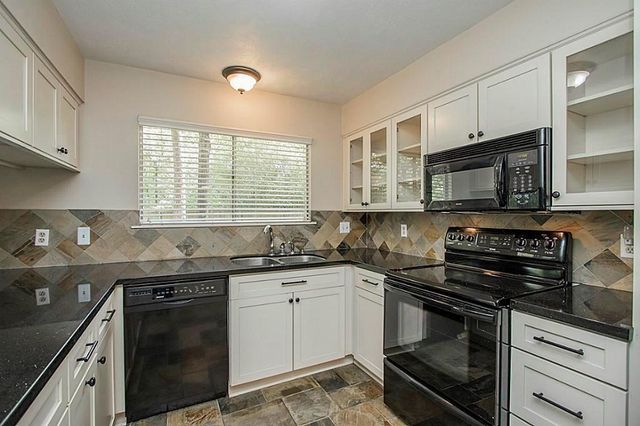 2012 E Lacey Oak Circle, The Woodlands, TX 77380