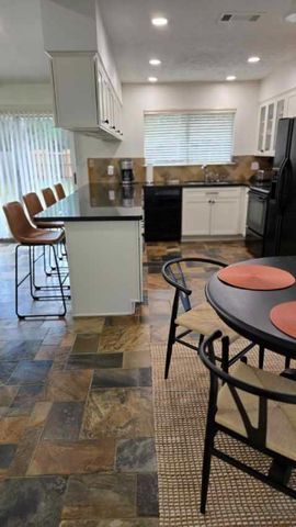 2012 E Lacey Oak Circle, The Woodlands, TX 77380