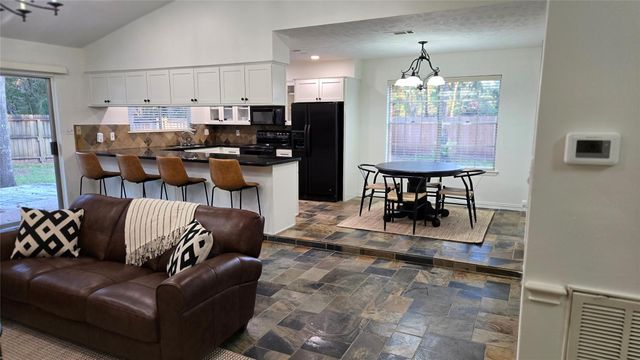 2012 E Lacey Oak Circle, The Woodlands, TX 77380