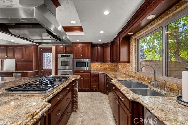 1922 Country Club Lane, Redlands, CA 92373