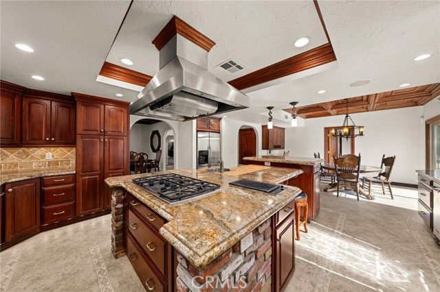 1922 Country Club Lane, Redlands, CA 92373