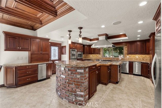 1922 Country Club Lane, Redlands, CA 92373