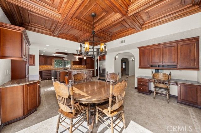 1922 Country Club Lane, Redlands, CA 92373