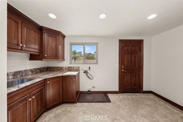 1922 Country Club Lane, Redlands, CA 92373