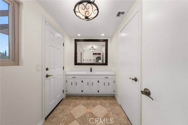 1922 Country Club Lane, Redlands, CA 92373