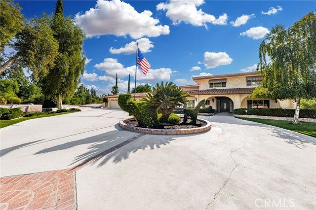 1922 Country Club Lane, Redlands, CA 92373