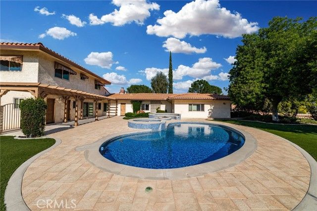 1922 Country Club Lane, Redlands, CA 92373