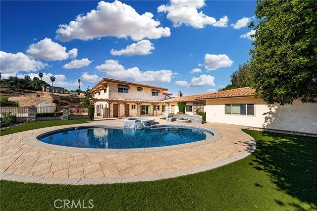 1922 Country Club Lane, Redlands, CA 92373