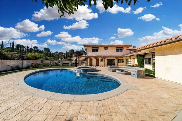 1922 Country Club Lane, Redlands, CA 92373