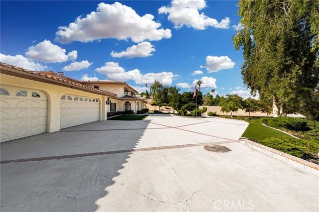 1922 Country Club Lane, Redlands, CA 92373