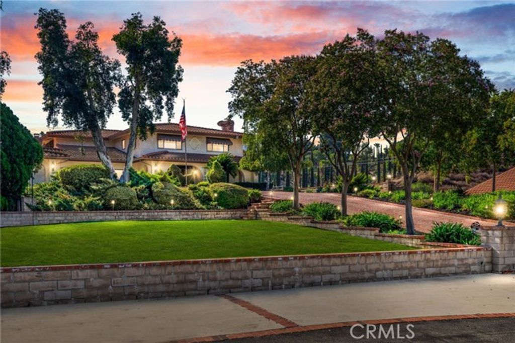 1922 Country Club Lane, Redlands, CA 92373