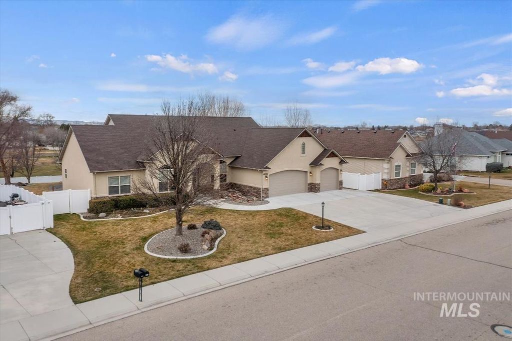 4243 E Switzer, Nampa, ID 83686 photo 2