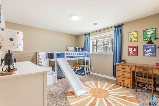 3141 S Newcastle Ct Court, Sioux Falls, SD 57110