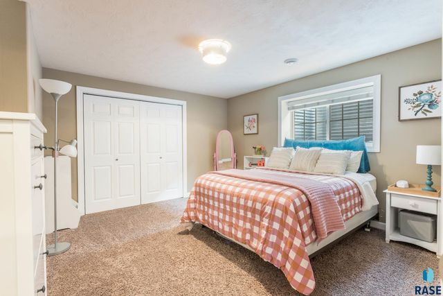 3141 S Newcastle Ct Court, Sioux Falls, SD 57110