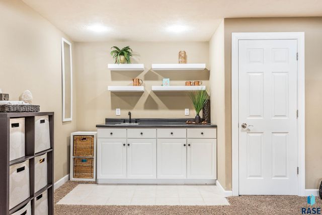 3141 S Newcastle Ct Court, Sioux Falls, SD 57110