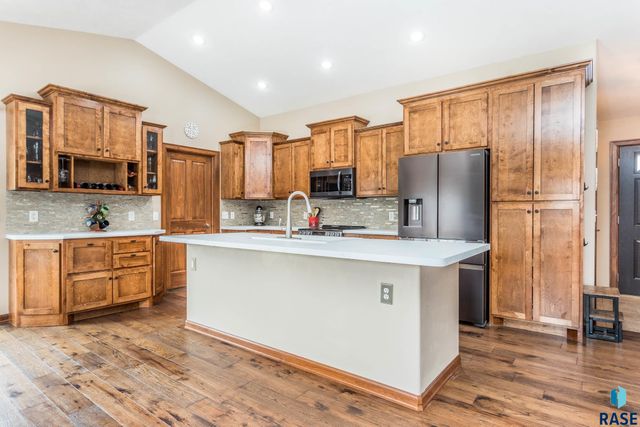 3141 S Newcastle Ct Court, Sioux Falls, SD 57110