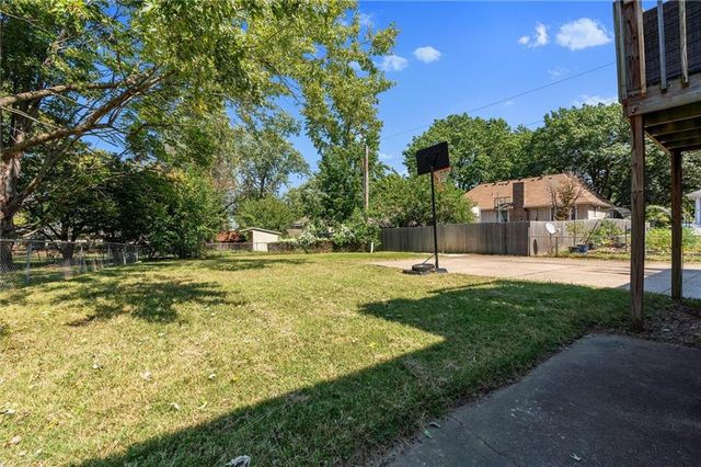 105 SW Windsor Court, Blue Springs, MO 64014