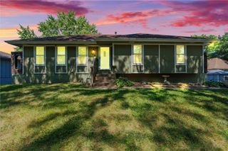 105 SW Windsor Court, Blue Springs, MO 64014