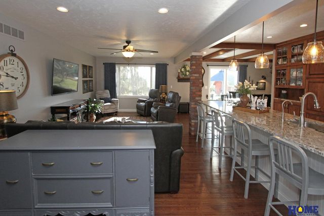 10430 Weeks Drive, Lincoln, NE 68516