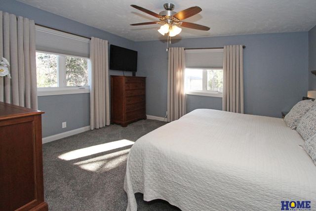 10430 Weeks Drive, Lincoln, NE 68516