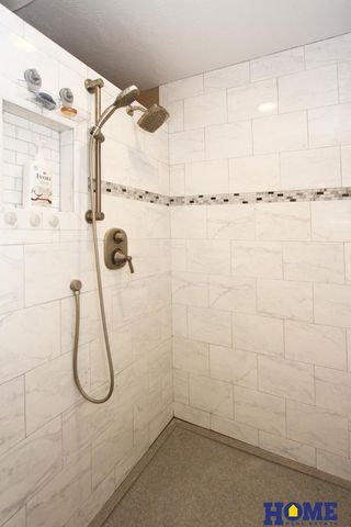 10430 Weeks Drive, Lincoln, NE 68516