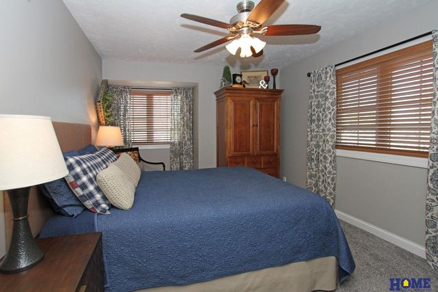 10430 Weeks Drive, Lincoln, NE 68516