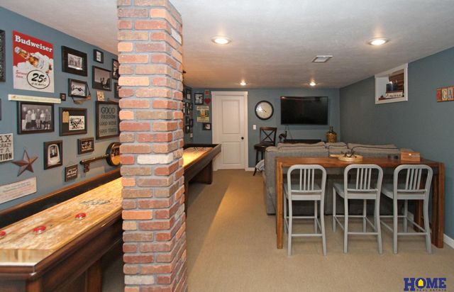 10430 Weeks Drive, Lincoln, NE 68516