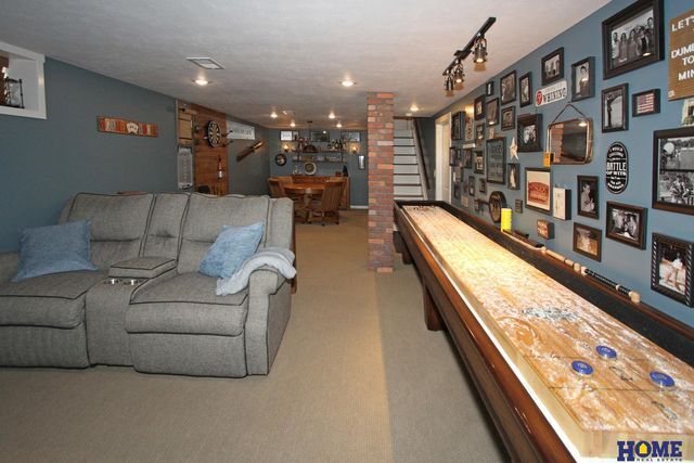 10430 Weeks Drive, Lincoln, NE 68516