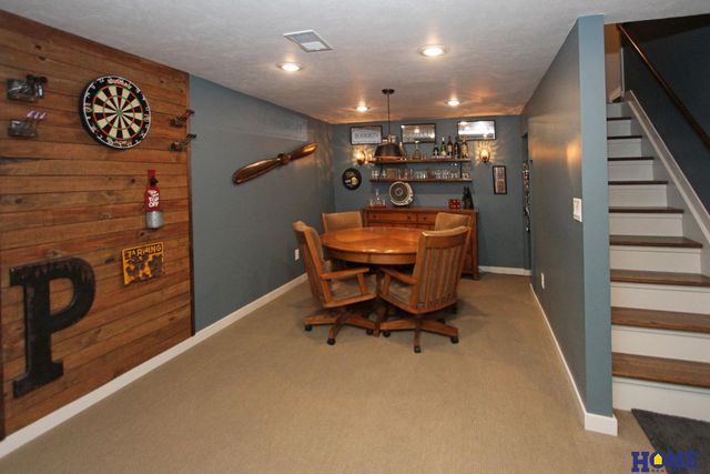 10430 Weeks Drive, Lincoln, NE 68516