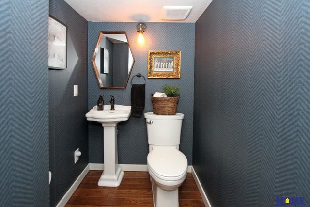 10430 Weeks Drive, Lincoln, NE 68516