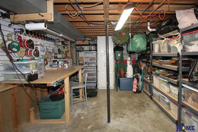 10430 Weeks Drive, Lincoln, NE 68516