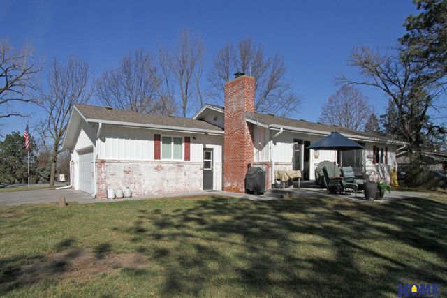 10430 Weeks Drive, Lincoln, NE 68516