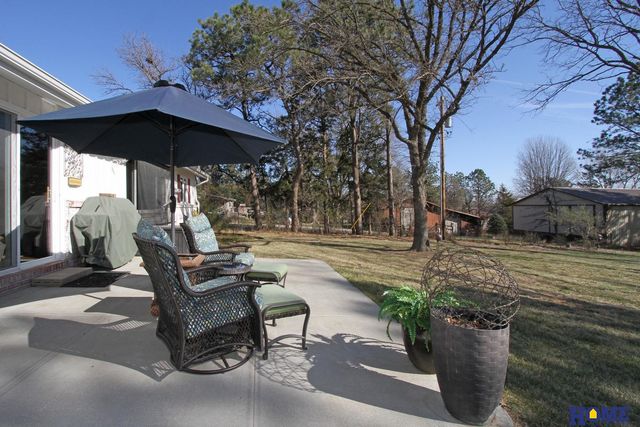 10430 Weeks Drive, Lincoln, NE 68516