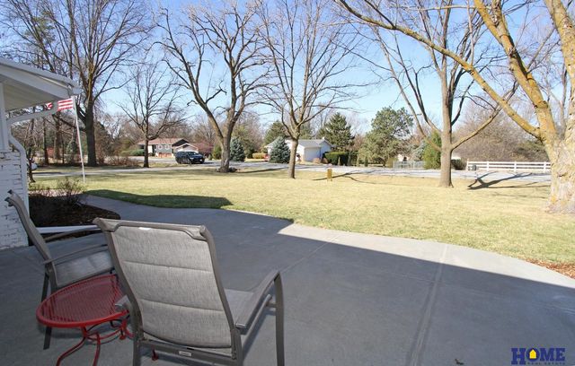 10430 Weeks Drive, Lincoln, NE 68516