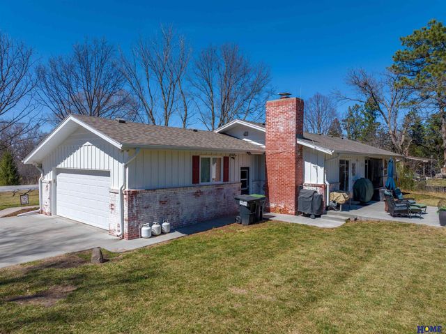 10430 Weeks Drive, Lincoln, NE 68516