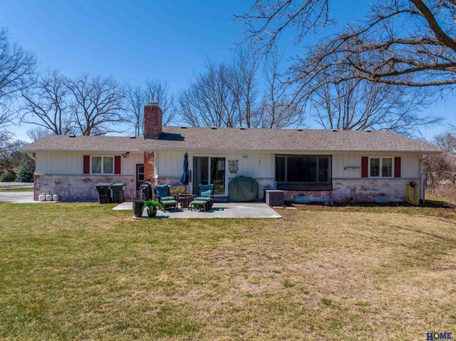10430 Weeks Drive, Lincoln, NE 68516