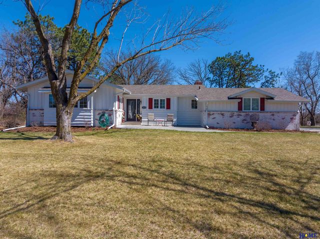 10430 Weeks Drive, Lincoln, NE 68516