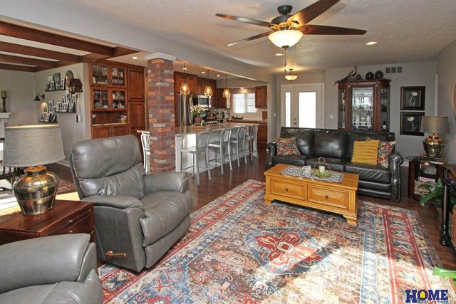 10430 Weeks Drive, Lincoln, NE 68516