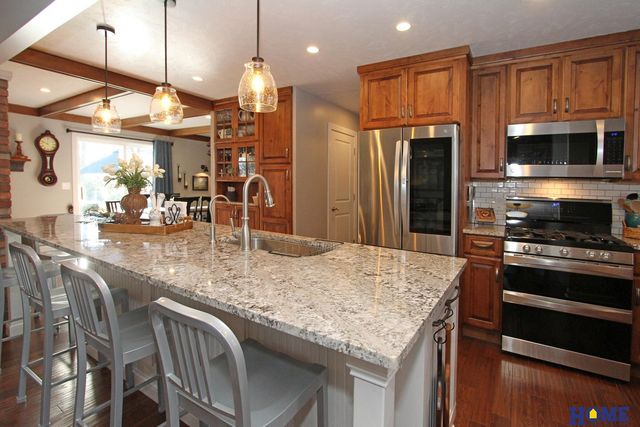 10430 Weeks Drive, Lincoln, NE 68516