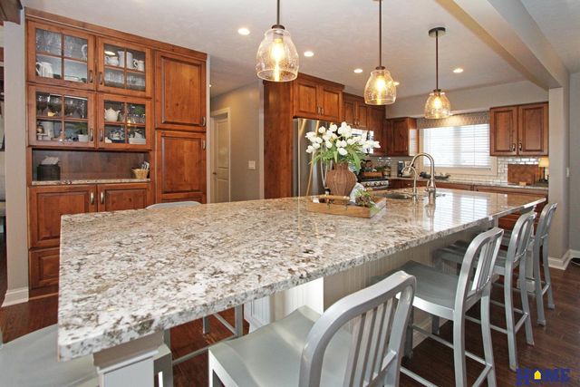 10430 Weeks Drive, Lincoln, NE 68516