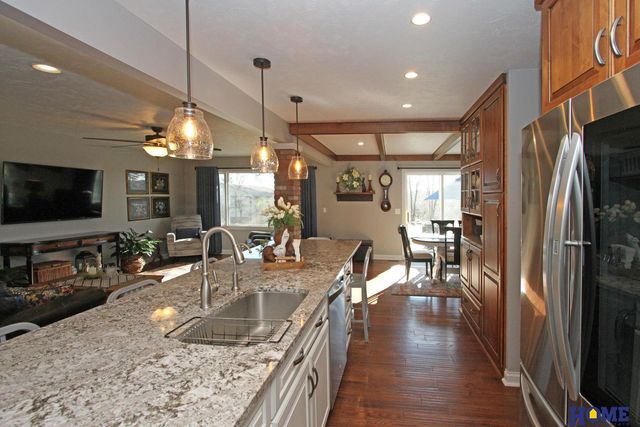 10430 Weeks Drive, Lincoln, NE 68516