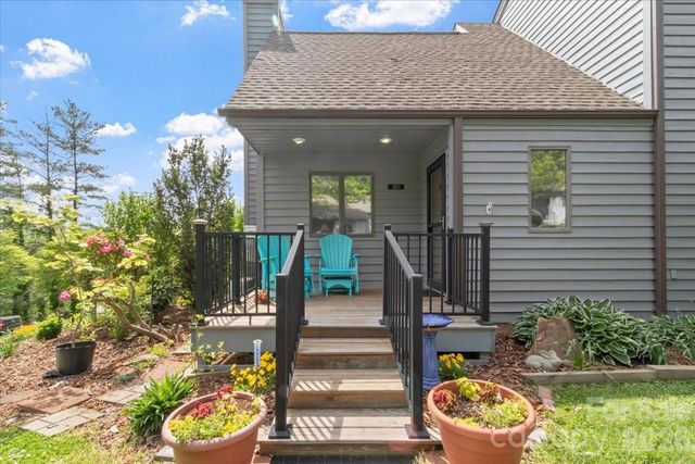301 Robertson Street, Burnsville, NC 28714