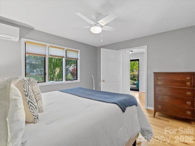 301 Robertson Street, Burnsville, NC 28714