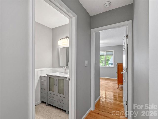 301 Robertson Street, Burnsville, NC 28714