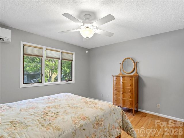 301 Robertson Street, Burnsville, NC 28714