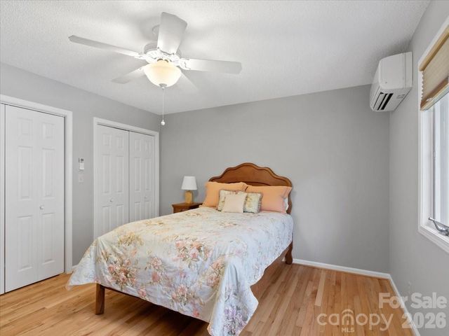 301 Robertson Street, Burnsville, NC 28714
