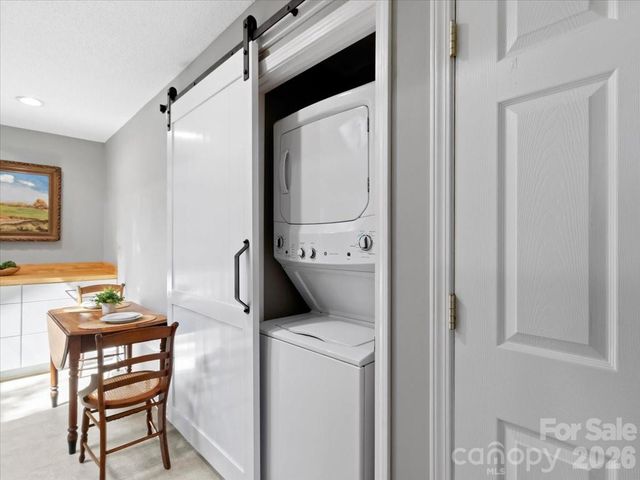 301 Robertson Street, Burnsville, NC 28714