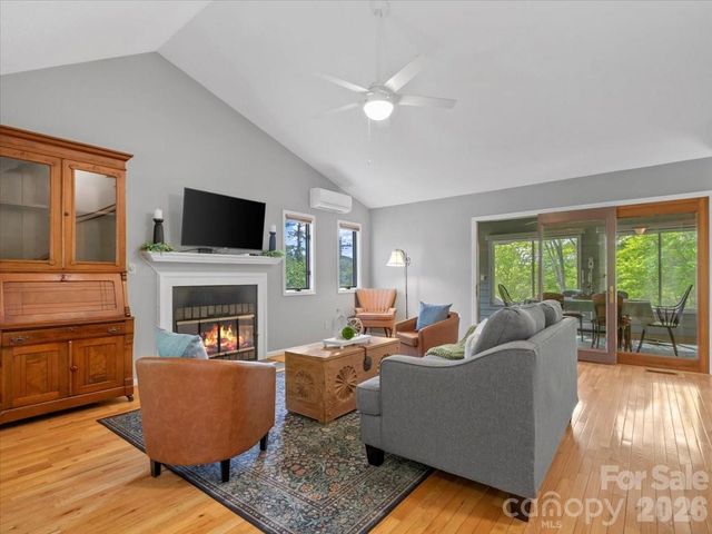 301 Robertson Street, Burnsville, NC 28714