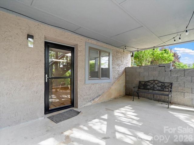 301 Robertson Street, Burnsville, NC 28714