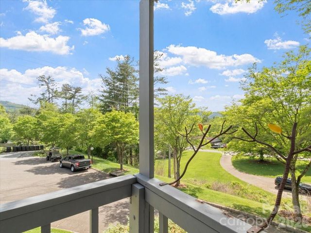 301 Robertson Street, Burnsville, NC 28714